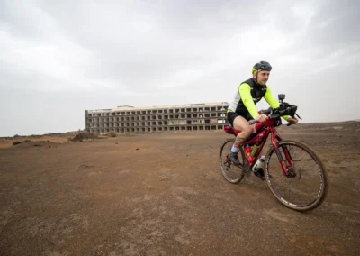 Lanzarote Bikepacking Experience | Hotel abbandonato