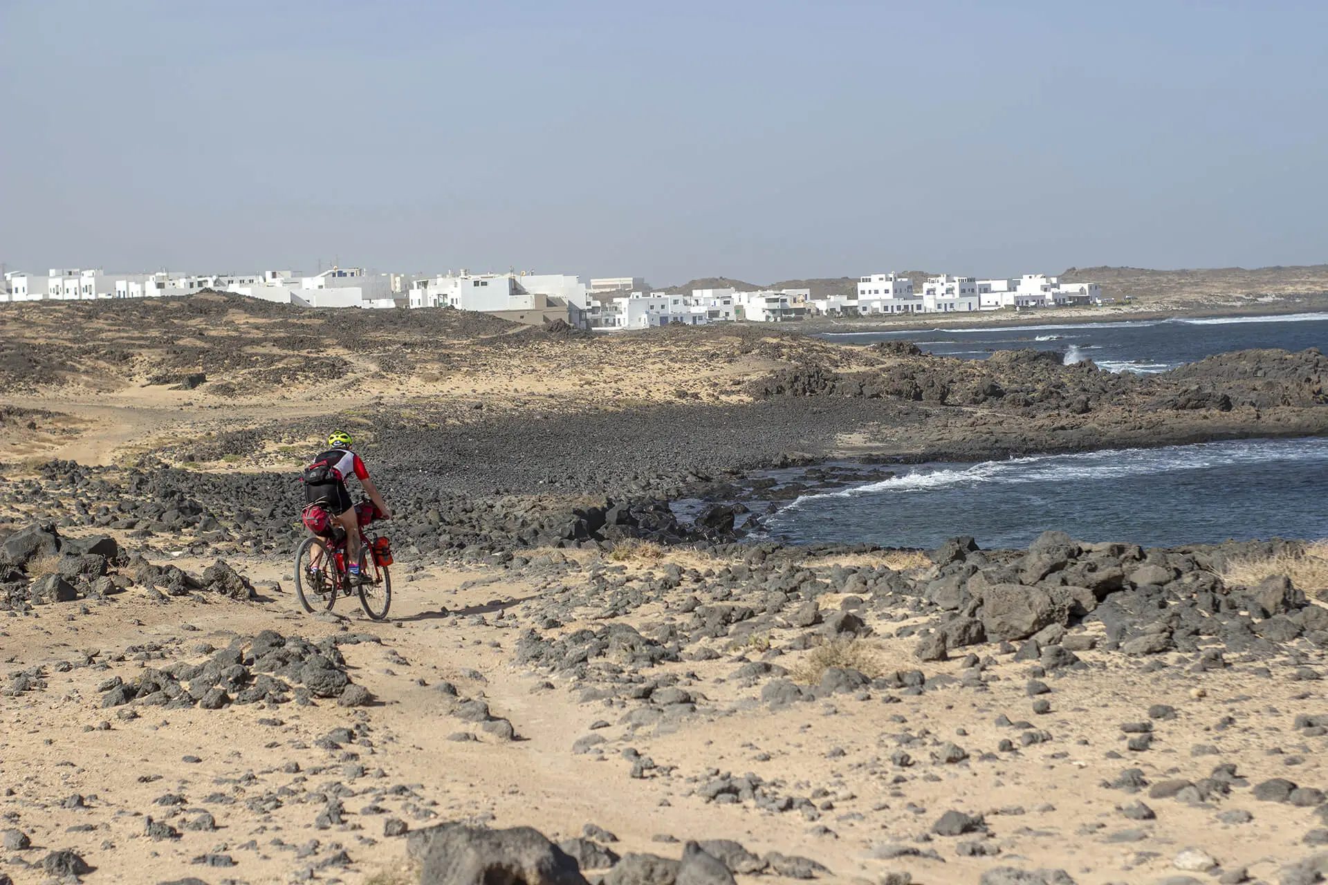Lanzarote Bikepacking Experience | Pedalare vista oceano