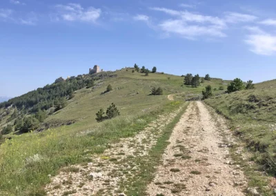 Abruzzo in bikepacking, Trail dei Parchi | Rocca Calascio dal basso