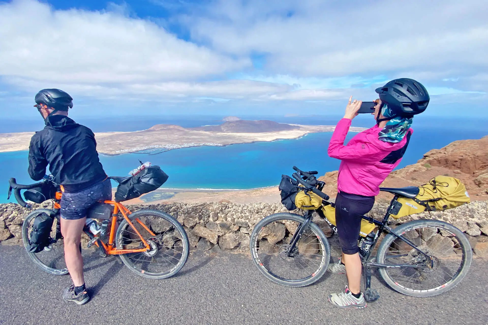 Lanzarote Bikepacking Experience | Pedalare vista oceano